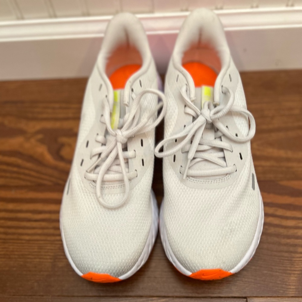 Nike Women’s Tennis Shoes Size 10